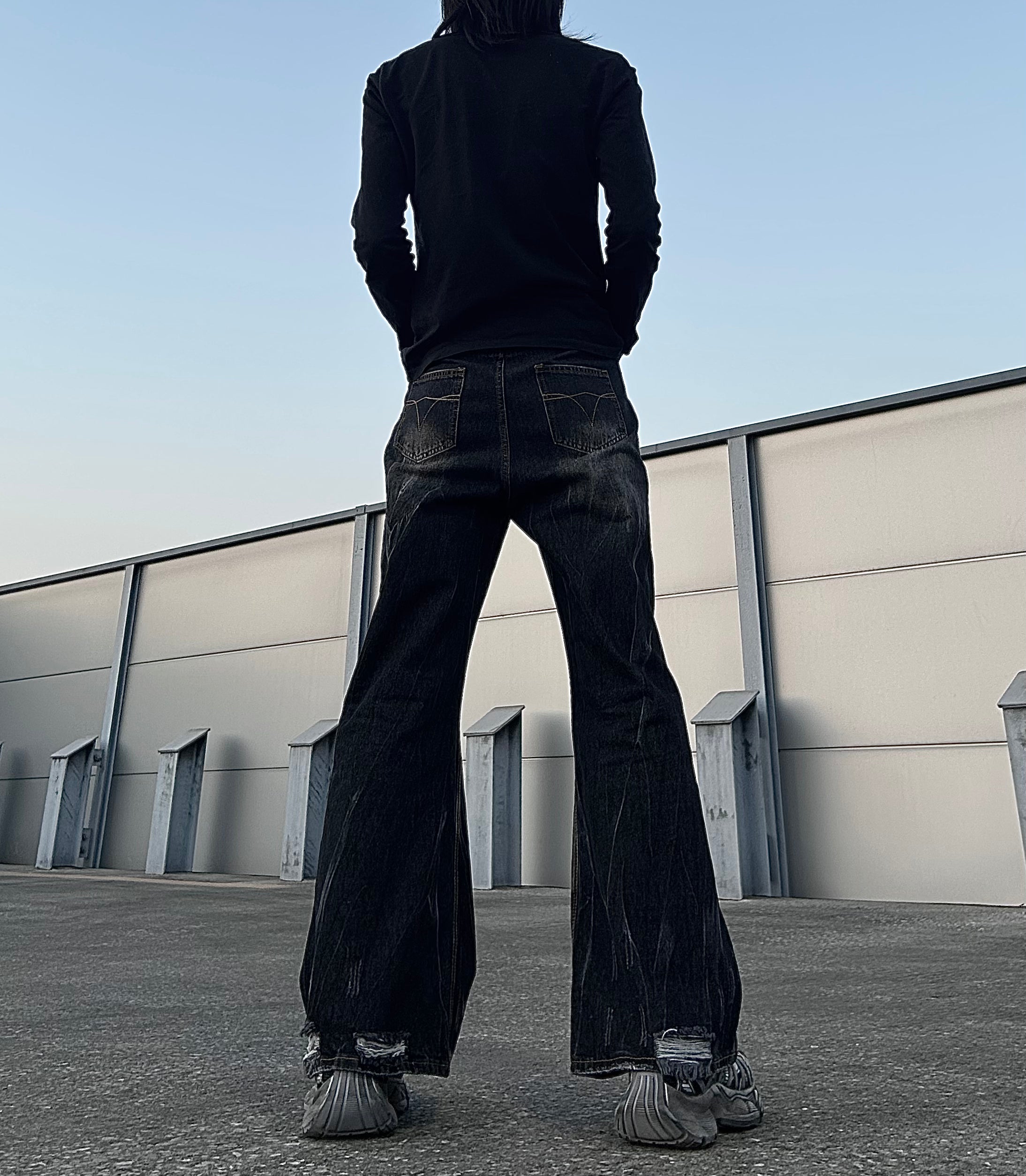 雷柄ウォッシュドブラック 微フレアデニムパンツ　BDW002