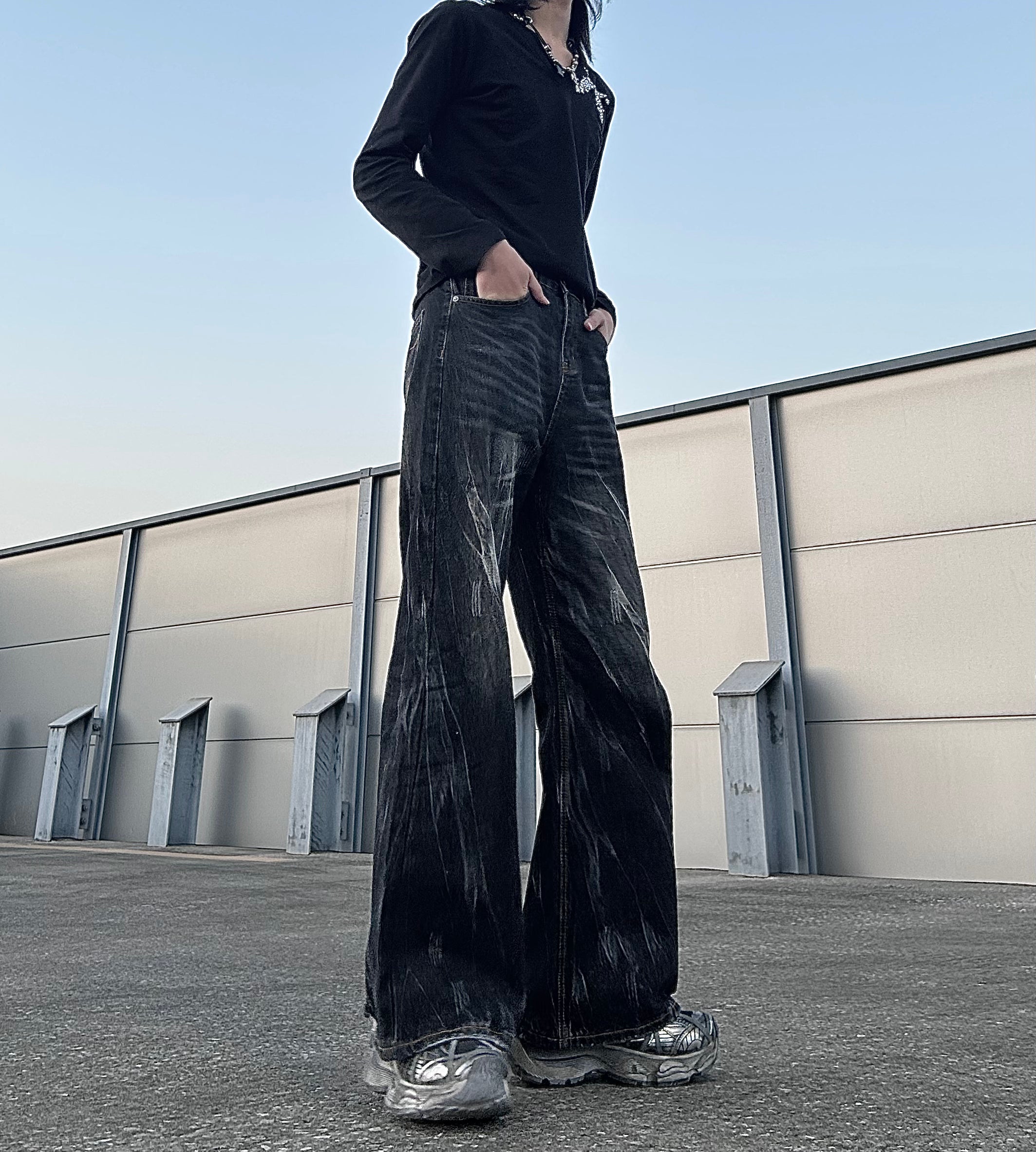 雷柄ウォッシュドブラック 微フレアデニムパンツ　BDW002