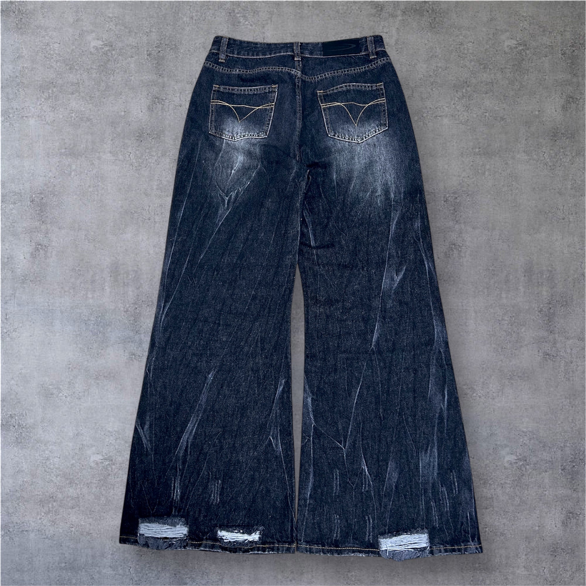 雷柄ウォッシュドブラック 微フレアデニムパンツ　BDW002