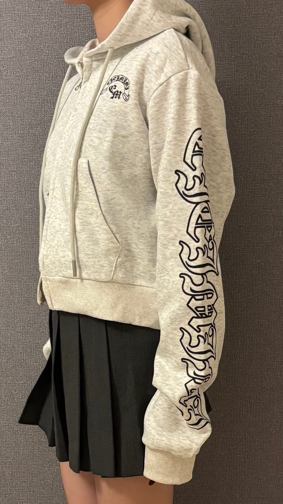 ゴシックロゴ・クロップド丈ダブルジップパーカー s0814m-16