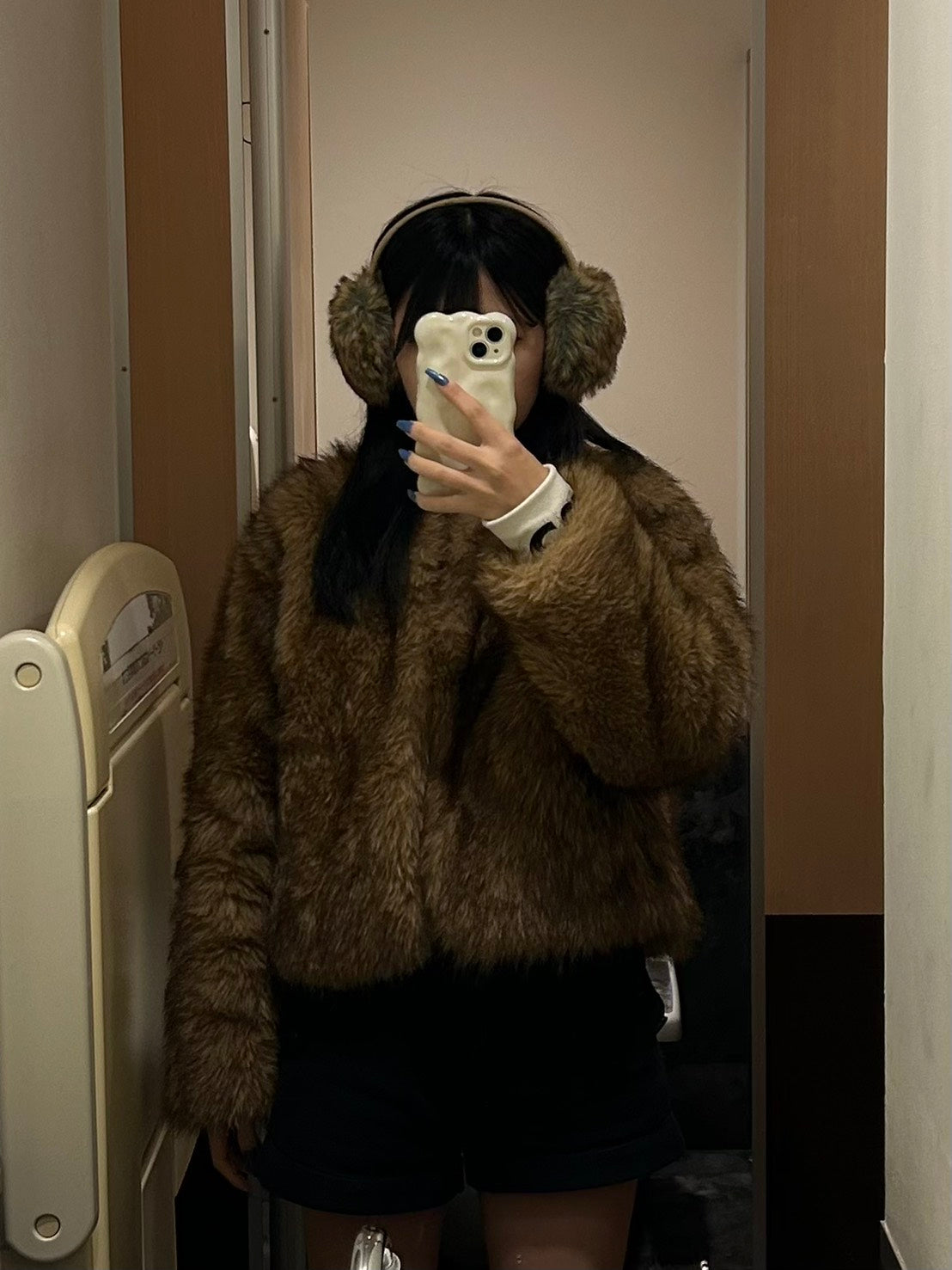 EMODA フェイクファーショートジャケット ブラウン ショート丈 ダウン EMODA（エモダ）の「フェイクレザーショートダウン（ダウン