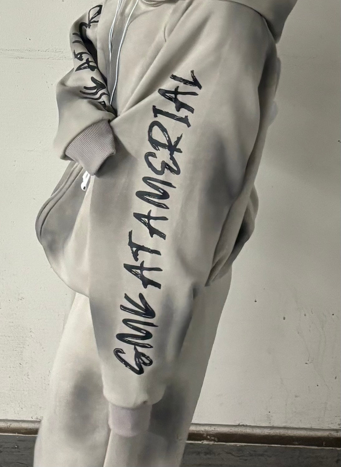 グラフィティロゴスモークスウェットセット　AT005