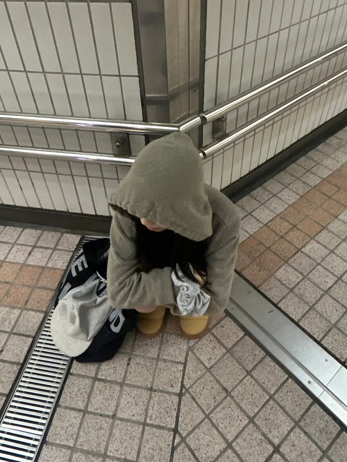 スモーキーカラー薄手フーディニットカーデ　MI-22