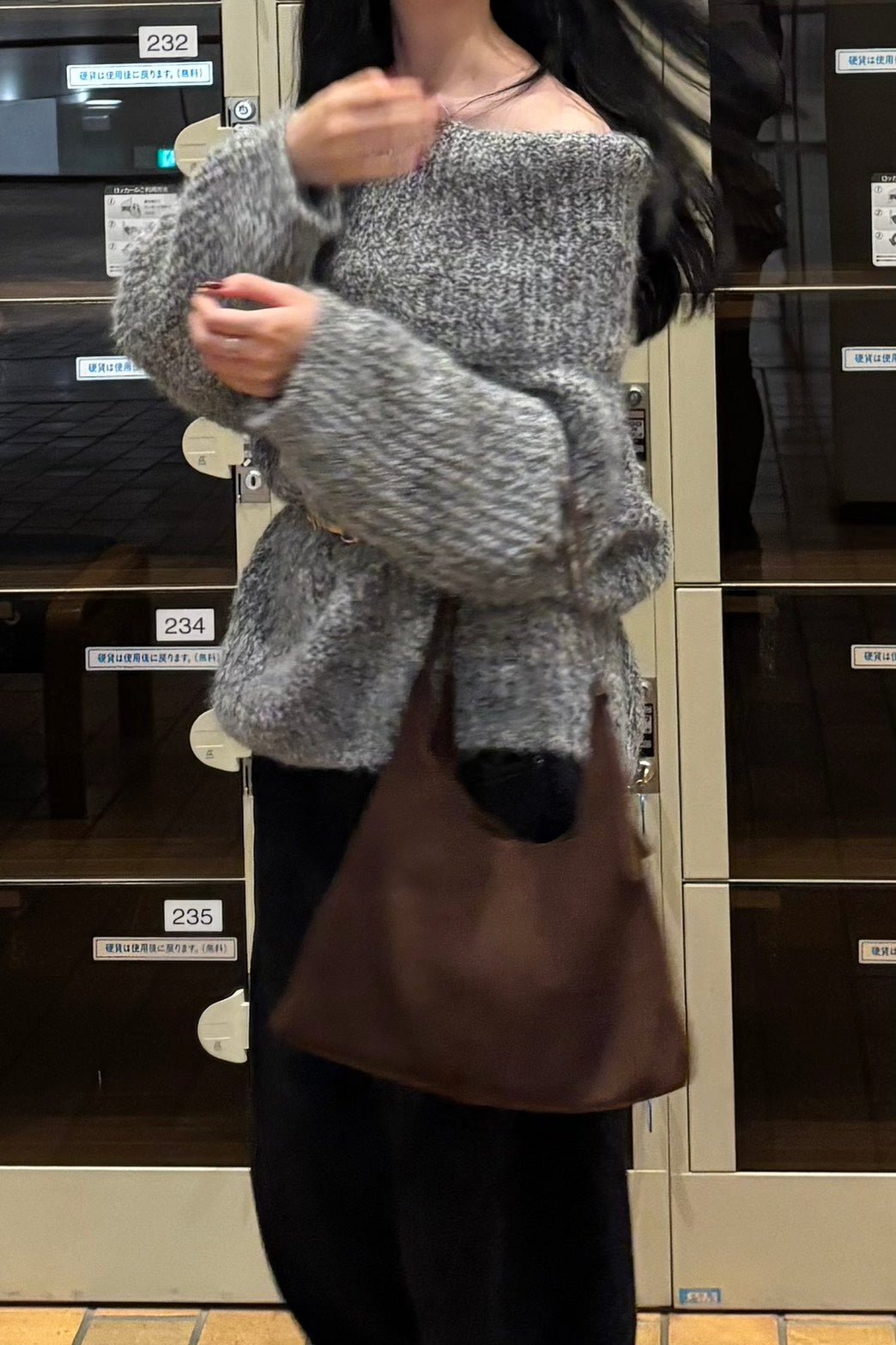 フェザーヤーンオフショルリラックスニット UI-003