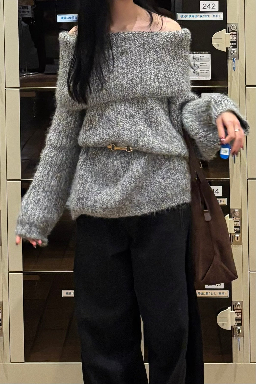 フェザーヤーンオフショルリラックスニット UI-003