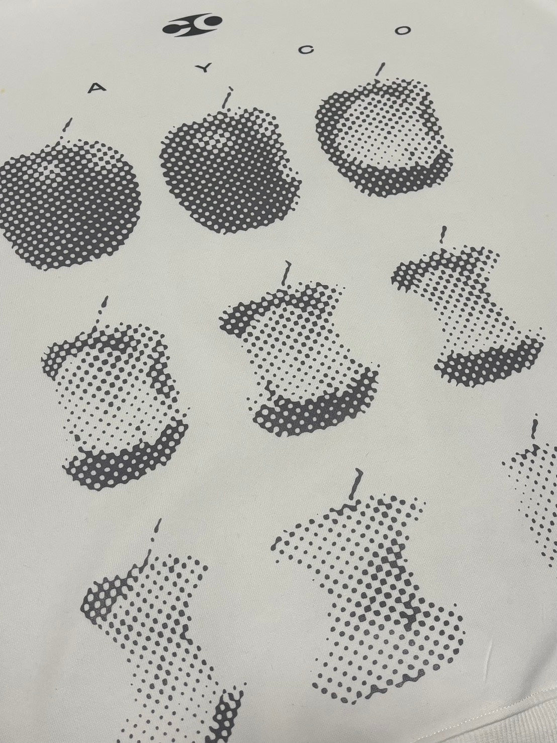 ドットアップルグラフィックフーディ　EA-015